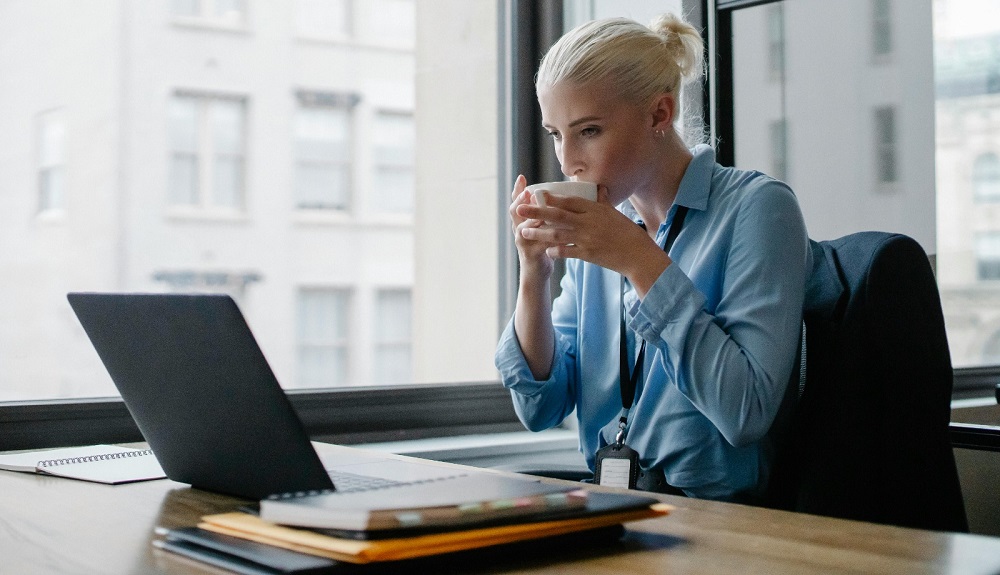 Drinking Coffee at the Computer: A Ritual That Rests the Spirit